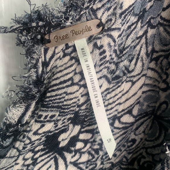 Free People Myna Tank in Floral Print Black Combo Frayed Raw Edges W-091 Sz S - Picture 8 of 13